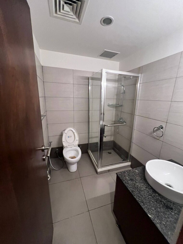 Bathroom, maya-green-lotus-saksham 3 Bedroom 1900 Sq.Ft. Apartment In International Airport Road Zirakpur 10052750