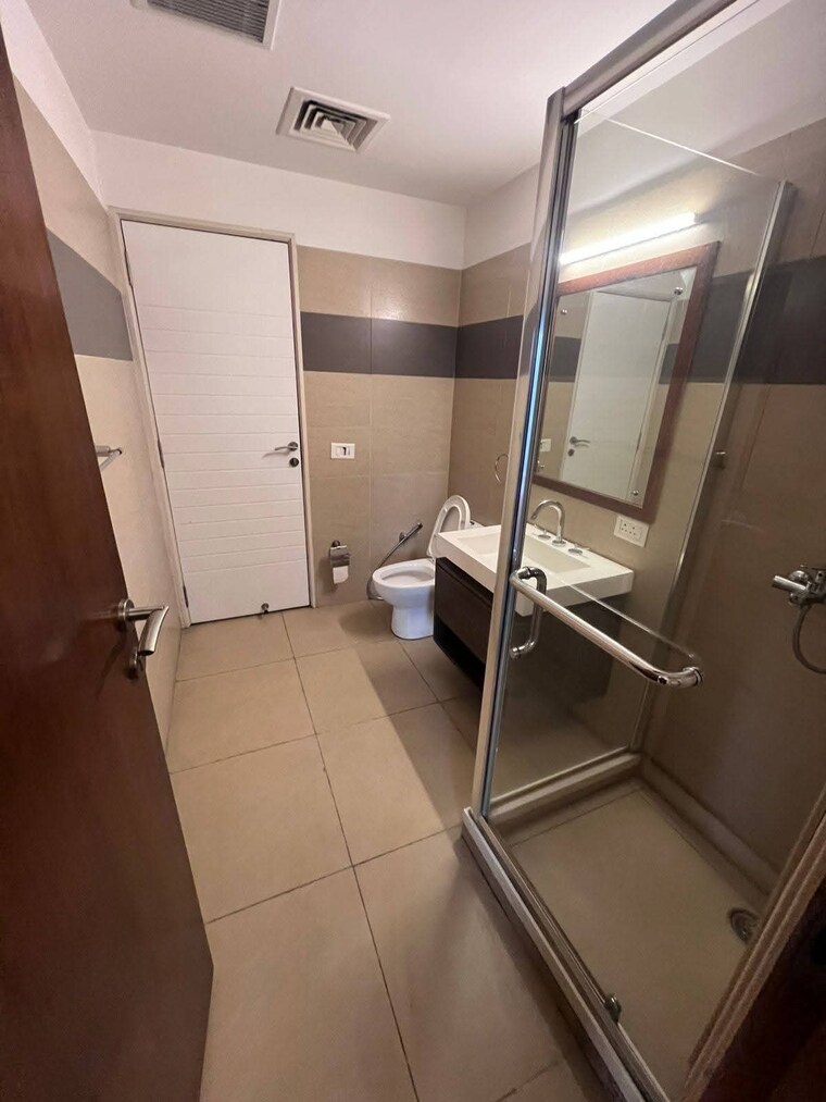 Bathroom, maya-green-lotus-saksham 3 Bedroom 1900 Sq.Ft. Apartment In International Airport Road Zirakpur 10052750