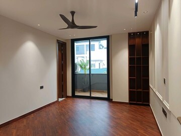 Room in 4 BHK Independent House at Nizamuddin East – for Sale