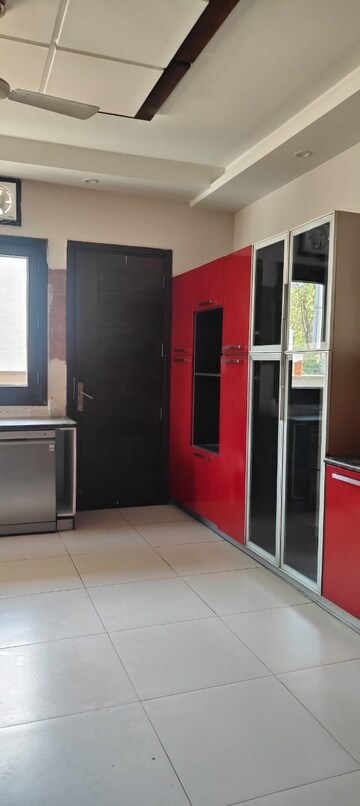 Bathroom in 4 BHK Villa at Vipul Tatvam Villas, Sector 48 – for Rent