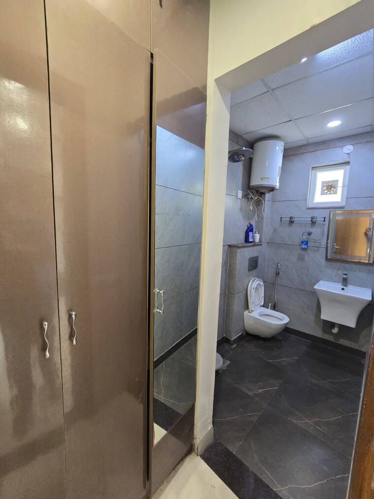 Bathroom, vaishali sector 5 3 Bedroom 128 Sq.Mt. Builder Floor In Vaishali Sector 5 Ghaziabad 10052987