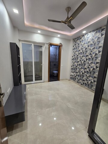 Room in 3 BHK Builder Floor at Vaishali Sector 5 – for Sale