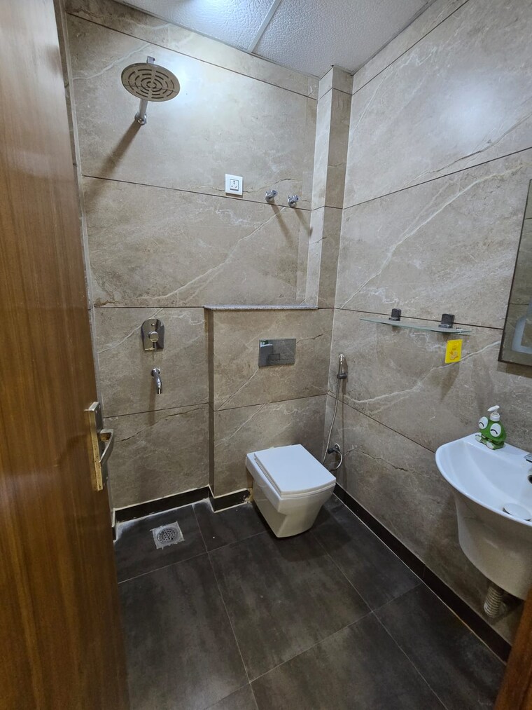 Bathroom, vaishali sector 5 3 Bedroom 128 Sq.Mt. Builder Floor In Vaishali Sector 5 Ghaziabad 10052987