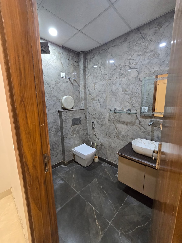 Bathroom, vaishali sector 5 3 Bedroom 128 Sq.Mt. Builder Floor In Vaishali Sector 5 Ghaziabad 10052987