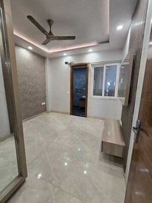 Room in 3 BHK Builder Floor at Vaishali Sector 5 – for Sale