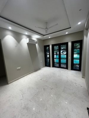 Room in 5 BHK Villa at Vipul Tatvam Villas, Sector 48 – for Rent