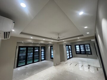 Room in 5 BHK Villa at Vipul Tatvam Villas, Sector 48 – for Rent