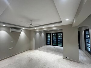Room in 5 BHK Villa at Vipul Tatvam Villas, Sector 48 – for Rent