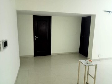 Room in 3.5 BHK Builder Floor at Smart World Gems, Sector 89 – for Sale