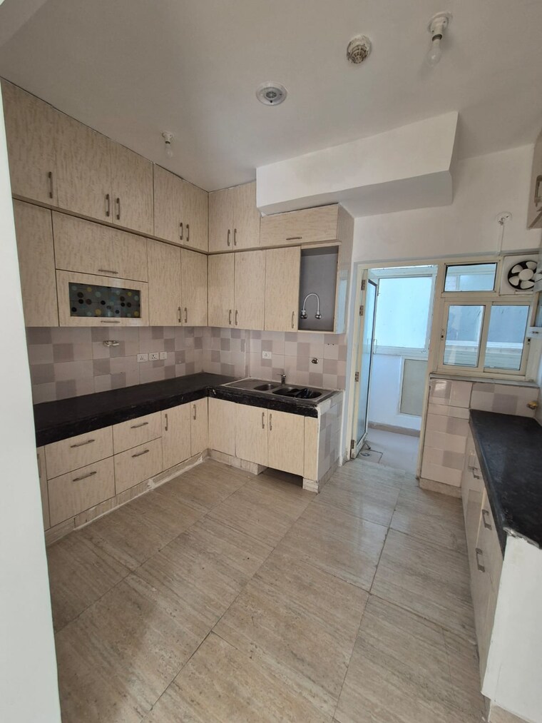 Kitchen, amrapali-heartbeat-city 3 Bedroom 1575 Sq.Ft. Apartment In Sector 107 Noida 10052976
