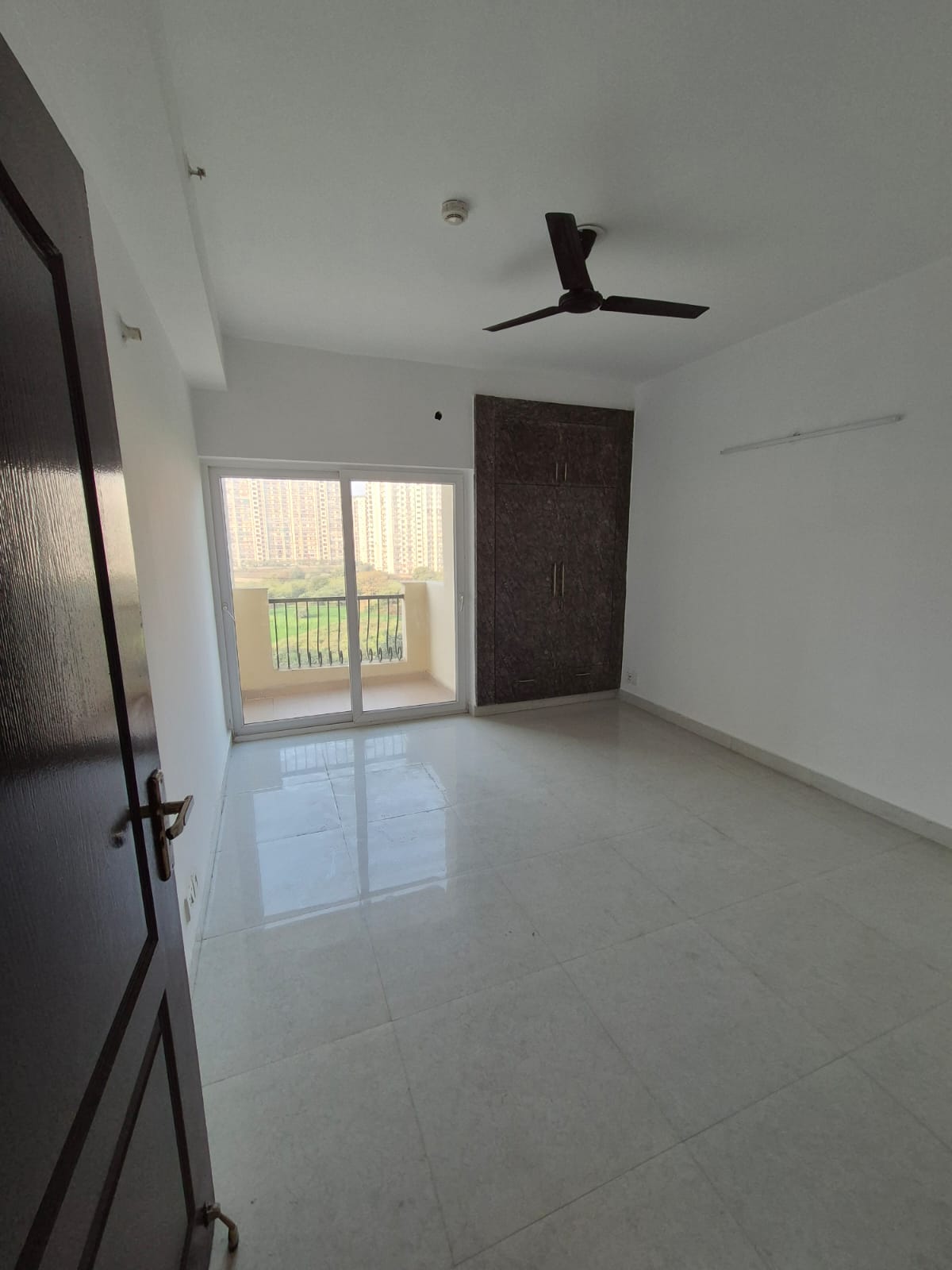 3 BHK + Extra Room Apartment For Rent in Amrapali Heartbeat City