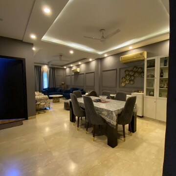 Parking in 3.5 BHK Builder Floor at Sushant Lok I – for Sale