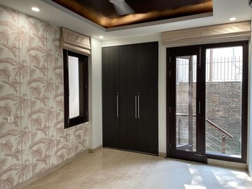 Room in 4 BHK Builder Floor at Panchsheel Park – for Rent