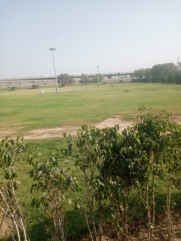  Plot For Sale in BPTP Amstoria, Sector 102