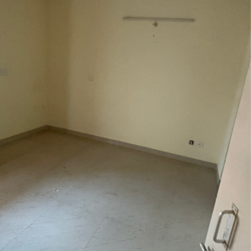 Room in 2 BHK Apartment at Greenwood Apartment, Gomti Nagar – for Rent
