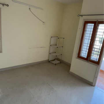 Room in 2 BHK Apartment at Greenwood Apartment, Gomti Nagar – for Rent