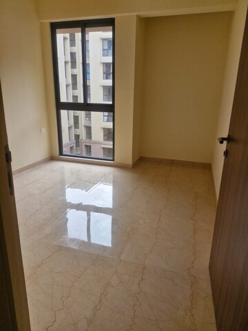 Room in 2 BHK Apartment at Kalpataru Paramount, Kapur Bawdi – for Sale