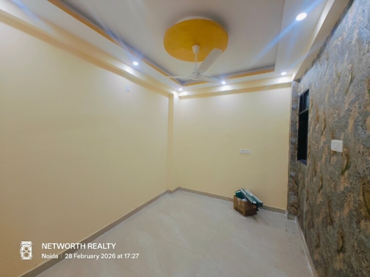 Room, sector 73 2 Bedroom 960 Sq.Ft. Builder Floor In Sector 73 Noida 10053102