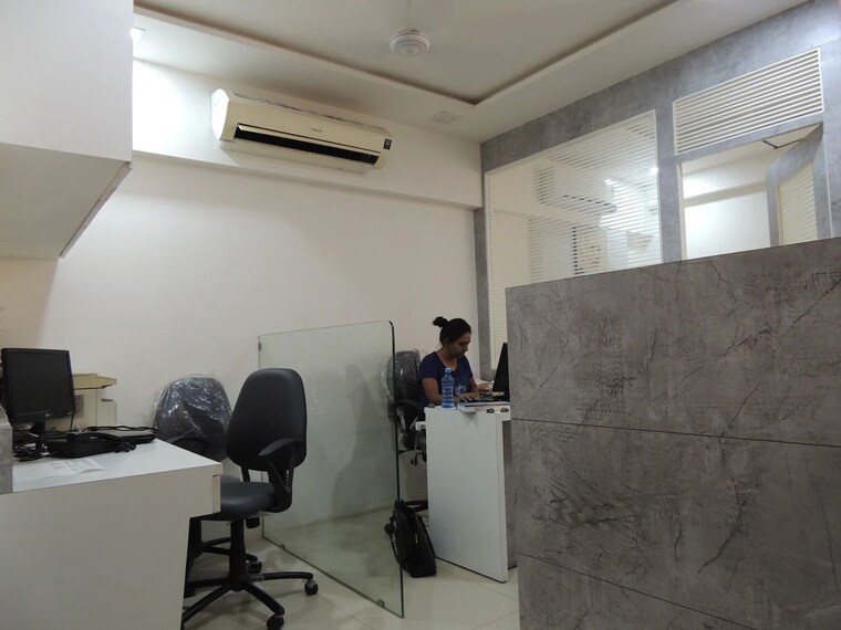 Team Area, goyal-palladium Commercial Office Space 685 Sq.Ft. In Makarba Ahmedabad 10053085