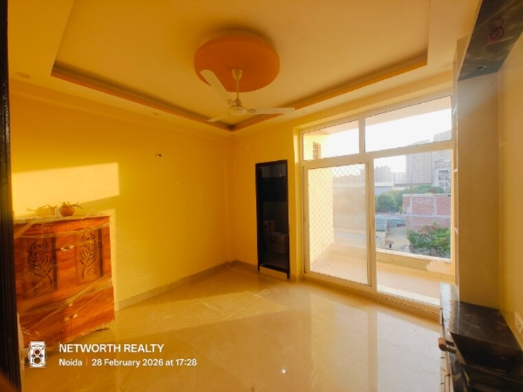 Room, sector 73 2 Bedroom 960 Sq.Ft. Builder Floor In Sector 73 Noida 10053102