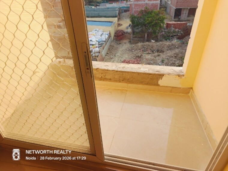 Balcony, sector 73 2 Bedroom 960 Sq.Ft. Builder Floor In Sector 73 Noida 10053102
