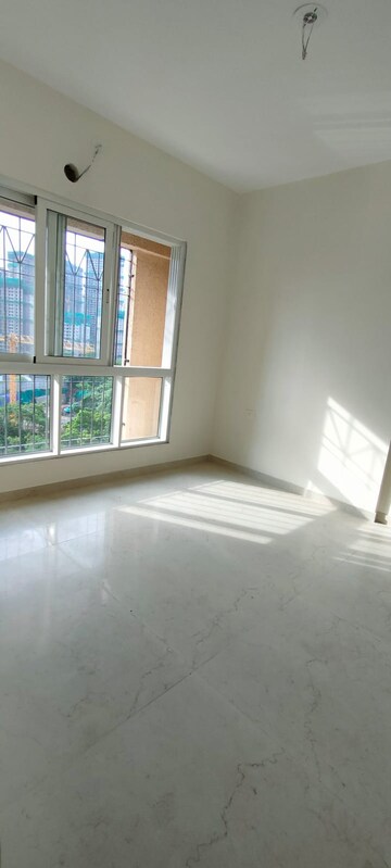2 BHK Apartment For Rent in Kalpataru Immensa, Kolshet Road