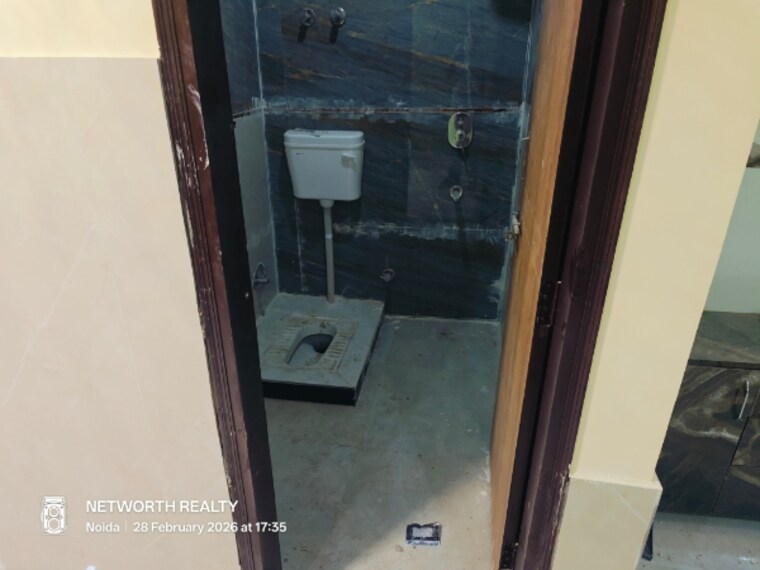 Bathroom, sector 73 2 Bedroom 965 Sq.Ft. Builder Floor In Sector 73 Noida 10053138