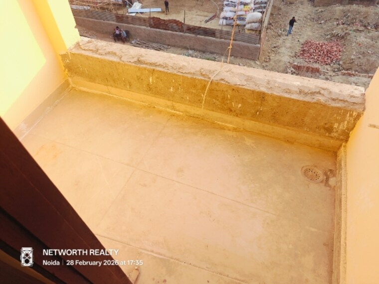 Balcony, sector 73 2 Bedroom 965 Sq.Ft. Builder Floor In Sector 73 Noida 10053138