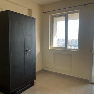 Room in 2.5 BHK Apartment at BPTP Mansions Park Prime, Sector 66 – for Rent