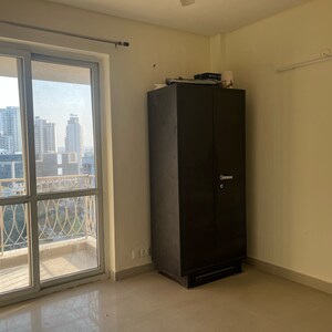 Room in 2.5 BHK Apartment at BPTP Mansions Park Prime, Sector 66 – for Rent