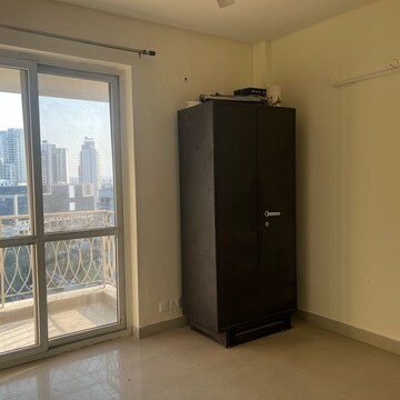 Room in 2.5 BHK Apartment at BPTP Mansions Park Prime, Sector 66 – for Rent