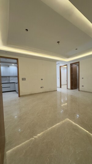 Room in 3 BHK Apartment at Palm Residency Chhatarpur, Rajpur Khurd Extension – for Rent