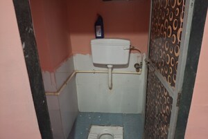 Bathroom in 1 BHK Apartment at Jogeshwari East – for Rent