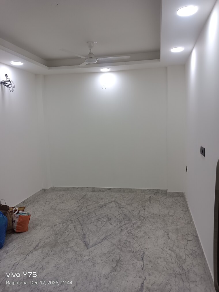 Room, govindpuri 3 Bedroom 915 Sq.Ft. Builder Floor In Govindpuri Delhi 10053206