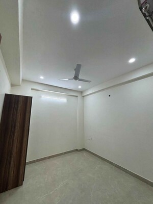 Room in 1 BHK Builder Floor at Chattarpur – for Rent