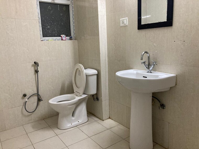 Bathroom, arun-vihar-sector-37 3 Bedroom 1754 Sq.Ft. Apartment In Sector 37 Noida 10053280
