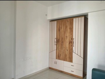 Room in 2 BHK Apartment at Runwal Eirene, Balkum Pada – for Rent
