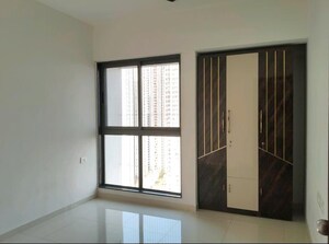 Room in 2 BHK Apartment at Runwal Eirene, Balkum Pada – for Rent