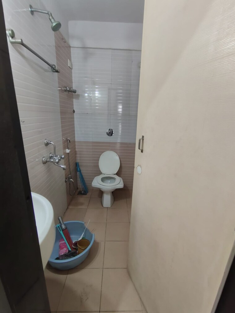 Bathroom, nisarg-hyde-park 3 Bedroom 1370 Sq.Ft. Apartment In Kharghar Navi Mumbai 10053426