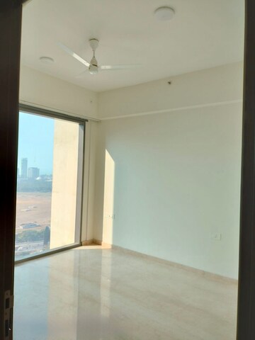 Room in 3 BHK Apartment at Piramal Mahalaxmi, Mahalaxmi – for Rent