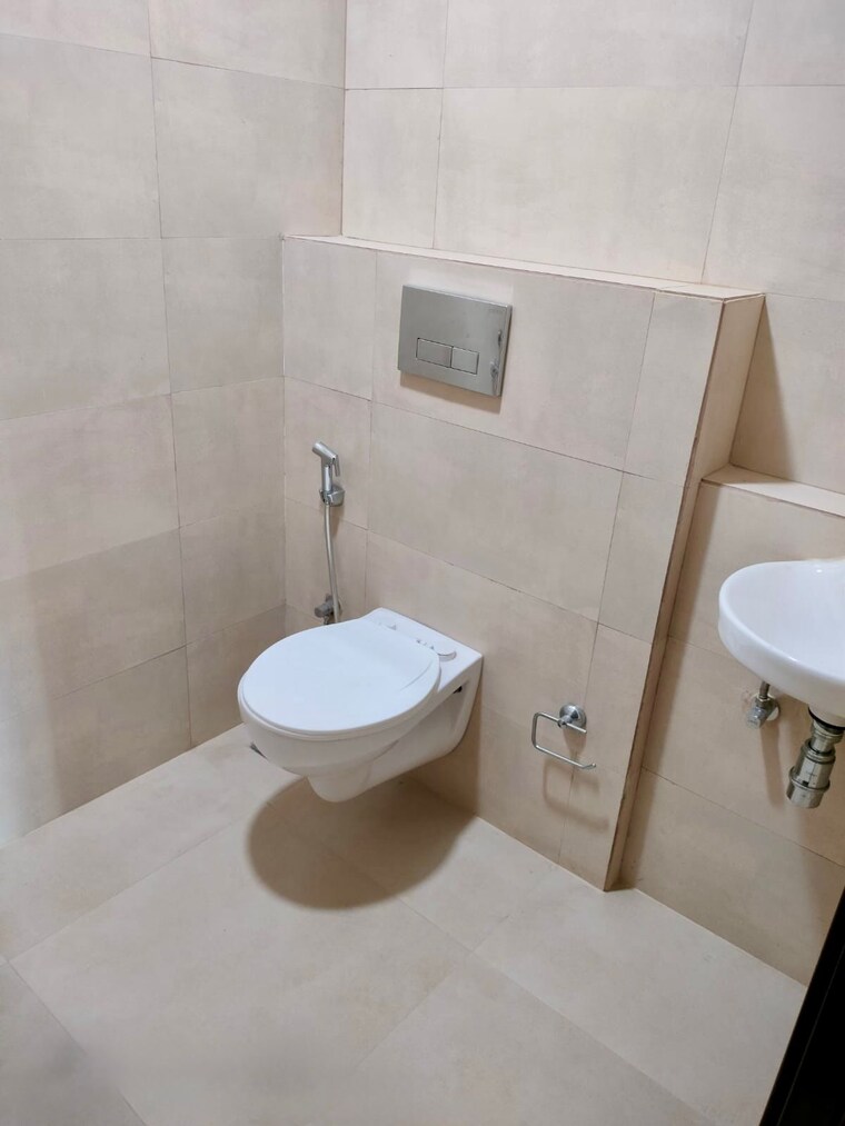 Bathroom, piramal-mahalaxmi 3 Bedroom 2200 Sq.Ft. Apartment In Mahalaxmi Mumbai 10053429