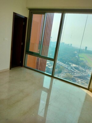 Room in 3 BHK Apartment at Piramal Mahalaxmi, Mahalaxmi – for Rent