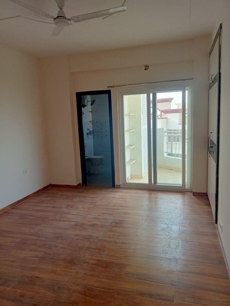 Room, gaur-city-2-12th-avenue 2.5 Bedroom 1225 Sq.Ft. Apartment In Sector 16c Greater Noida Greater Noida 10053545