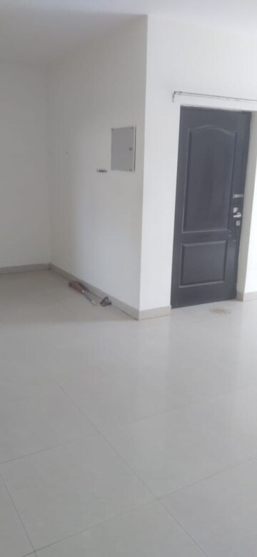 Room in 4 BHK Builder Floor at Omaxe Silver Birch, North Mullanpur – for Rent