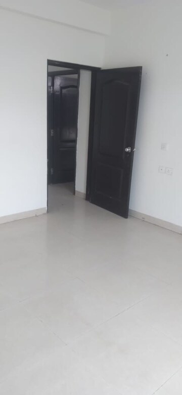 Room in 4 BHK Builder Floor at Omaxe Silver Birch, North Mullanpur – for Rent