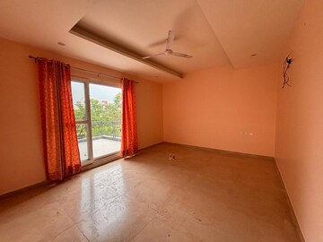 Room in 4 BHK Builder Floor at Omaxe Silver Birch, North Mullanpur – for Rent