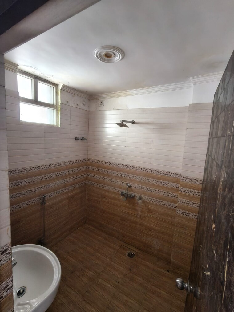 Bathroom, gomti nagar 3 Bedroom 1600 Sq.Ft. Apartment In Gomti Nagar Lucknow 10053618