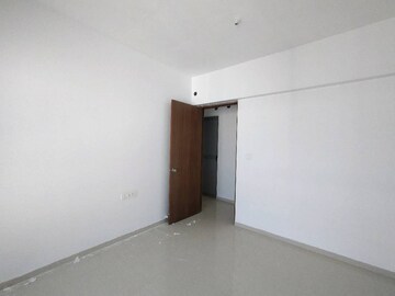 Room in 3 BHK Apartment at Kalpataru Immensa, Kolshet Road – for Rent