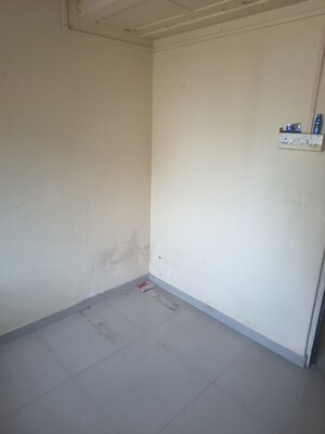 Room in 1 BHK Apartment at Kurla West – for Rent