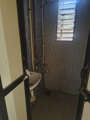 Furnished Amenities in 1 BHK Apartment at Kurla West – for Rent